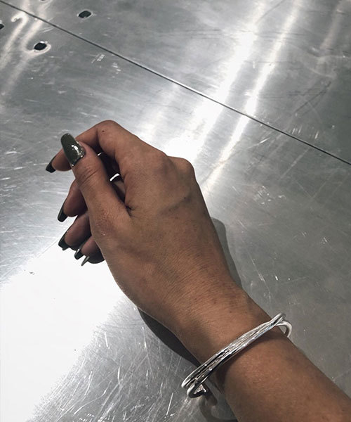 TRUNC（トランクエイティーエイト）の「Two Lines Bangle（バングル/リストバンド・レディース・シルバー・FREE）」の4枚目の写真