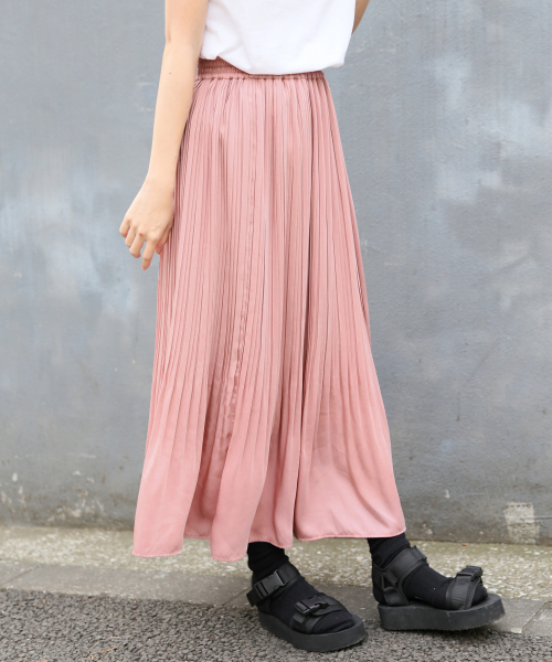 LOWRYS FARM（ローリーズファーム）の「サテンケシプリーツスカート　825257（スカート・レディース・ベージュ/グレー/イエロー/ブルー/ピンク/ブラック・FREE）」の6枚目の写真