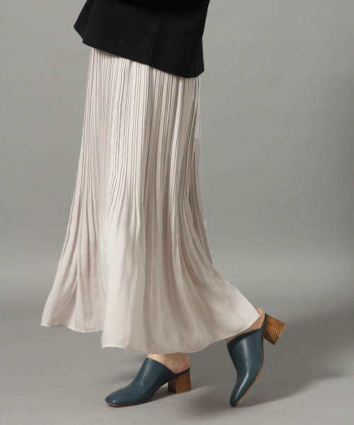 LOWRYS FARM（ローリーズファーム）の「サテンケシプリーツスカート　825257（スカート・レディース・ベージュ/グレー/イエロー/ブルー/ピンク/ブラック・FREE）」の9枚目の写真