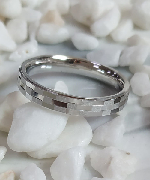 4A.M.LIFESTYLE�i�t�H�[�G�[�G�����C�t�X�^�C���j�́u�V���o�[�����O�@�����Y�i�����O�j�v�b�V���o�[�n���̑�4