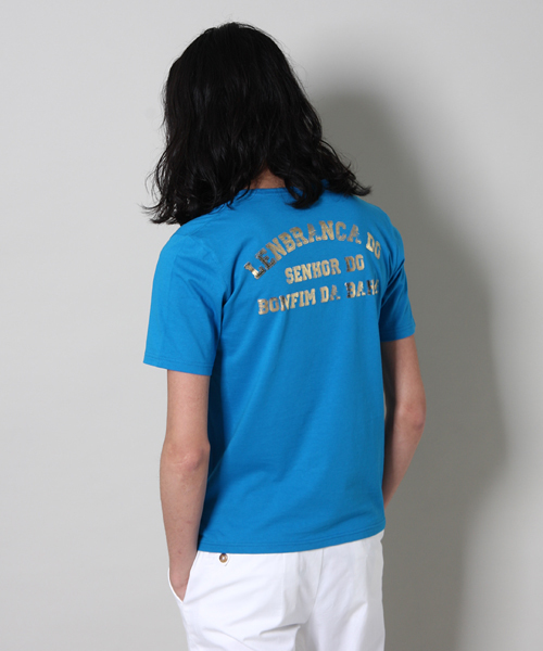 MEN'S MELROSE(メンズメルローズ)の「TOMOKAZU MYOJIN(明神智和)×MEN'S MELROSEコラボレートTシャツ(Tシャツ/カットソー・メンズ・ホワイト/ブルー・MEDIUM/LARGE)」の5枚目の写真