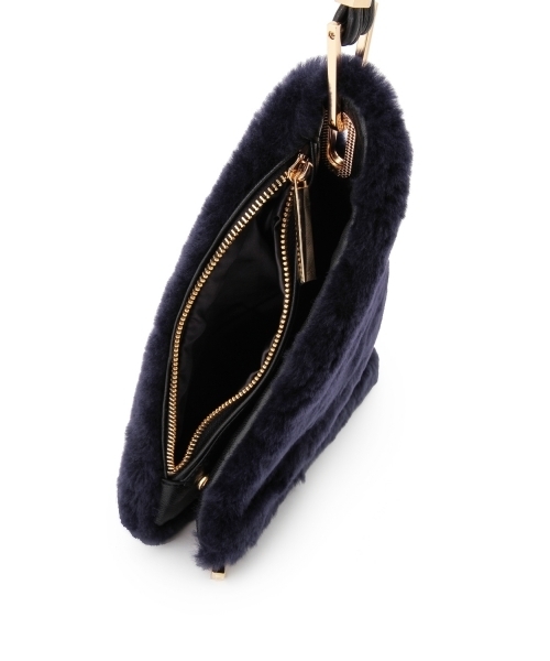 Ray BEAMS(レイビームス)の「【sweet 11月号 掲載】Hashibami muse / トライアングル ムートン クラッチ(クラッチバッグ・レディース・ピンク/ネイビー・ONE SIZE)」の22枚目の写真