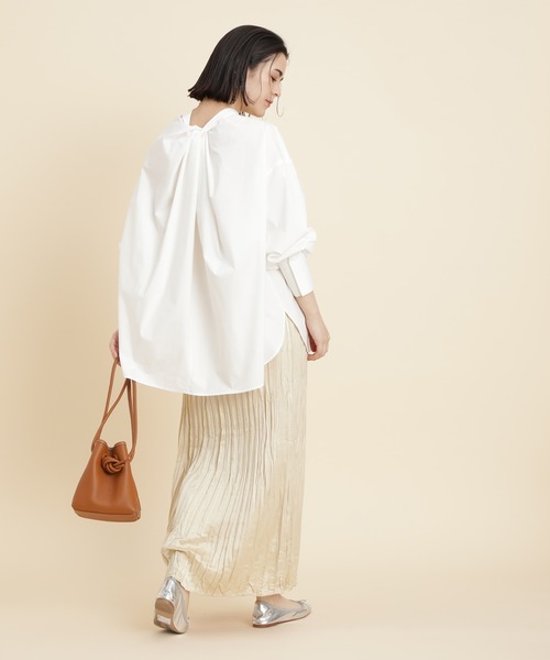 ADAM ET ROPE'(アダムエロペ)の「バックツイストコクーンシャツ(シャツ/ブラウス・レディース・オフホワイト/サックスブルー・FREE)」の20枚目の写真