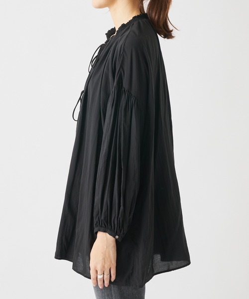 Whim Gazette（ウィムガゼット）の「フロントスキッパーギャザーオーバーブラウス（シャツ/ブラウス・レディース・ホワイト/ブラック・FREE）」の16枚目の写真