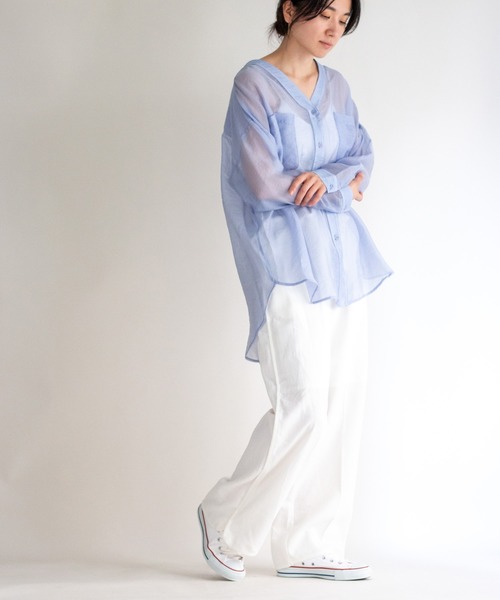 ottilie（オティーリエ）の「ノーカラーシアーシャツ（シャツ/ブラウス・レディース・ブラック/ベージュ/オフホワイト/サックスブルー・FREE）」の6枚目の写真