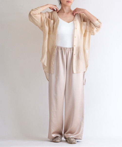 ottilie（オティーリエ）の「ノーカラーシアーシャツ（シャツ/ブラウス・レディース・ブラック/ベージュ/オフホワイト/サックスブルー・FREE）」の14枚目の写真