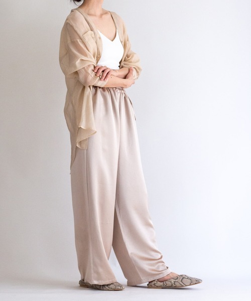 ottilie（オティーリエ）の「ノーカラーシアーシャツ（シャツ/ブラウス・レディース・ブラック/ベージュ/オフホワイト/サックスブルー・FREE）」の11枚目の写真