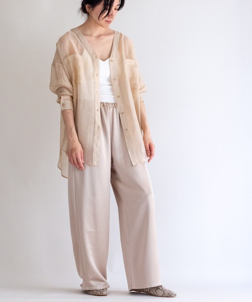 ottilie（オティーリエ）の「ノーカラーシアーシャツ（シャツ/ブラウス・レディース・ブラック/ベージュ/オフホワイト/サックスブルー・FREE）」の10枚目の写真