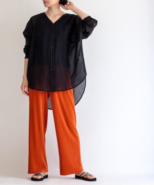 ottilie（オティーリエ）の「ノーカラーシアーシャツ（シャツ/ブラウス・レディース・ブラック/ベージュ/オフホワイト/サックスブルー・FREE）」の17枚目の写真