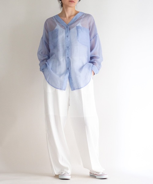 ottilie（オティーリエ）の「ノーカラーシアーシャツ（シャツ/ブラウス・レディース・ブラック/ベージュ/オフホワイト/サックスブルー・FREE）」の9枚目の写真