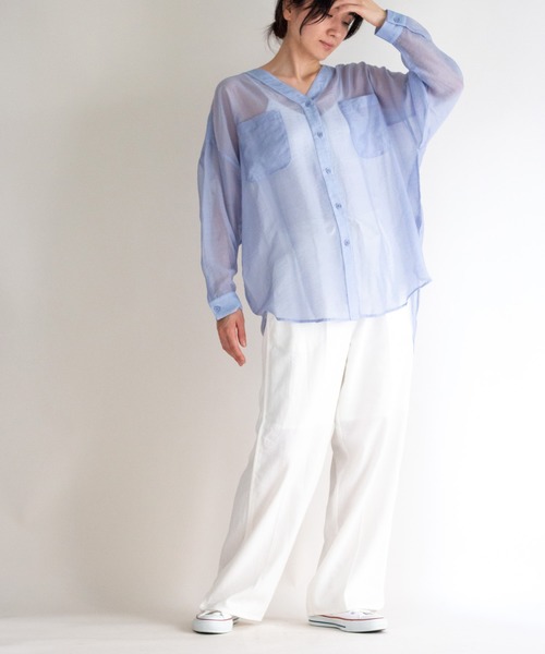 ottilie（オティーリエ）の「ノーカラーシアーシャツ（シャツ/ブラウス・レディース・ブラック/ベージュ/オフホワイト/サックスブルー・FREE）」の7枚目の写真