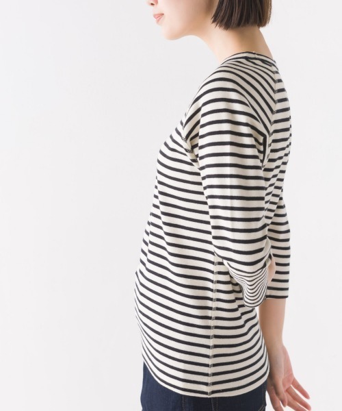 OMNES（オムネス）の「ストレッチジャガード　六分袖Tシャツ（Tシャツ/カットソー・レディース・ホワイト/チャコールグレー/ブラック/ベージュ/グレー/ホワイト系その他/ネイビー/ブルーグレー/ブラウン/ホワイト系その他2/ブラック系その他/ブルー/ホワイト系その他3/スモークグレー/ブラック系その他2/ホワイト系その他4・SMALL/MEDIUM/LARGE/X-LARGE）」の18枚目の写真