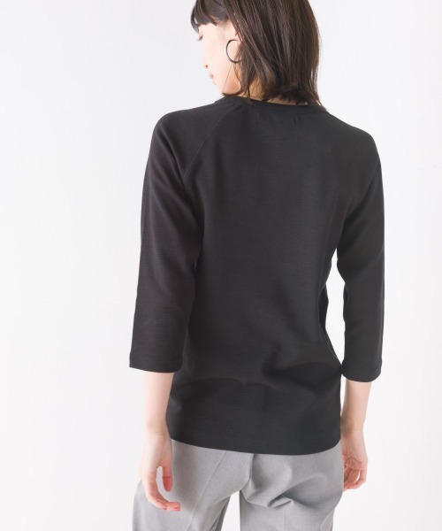 OMNES（オムネス）の「ストレッチジャガード　六分袖Tシャツ（Tシャツ/カットソー・レディース・ホワイト/チャコールグレー/ブラック/ベージュ/グレー/ホワイト系その他/ネイビー/ブルーグレー/ブラウン/ホワイト系その他2/ブラック系その他/ブルー/ホワイト系その他3/スモークグレー/ブラック系その他2/ホワイト系その他4・SMALL/MEDIUM/LARGE/X-LARGE）」の22枚目の写真