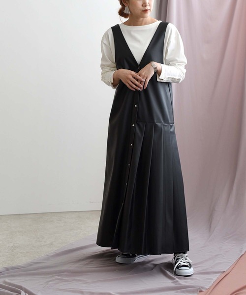 LHELBIE（レルビエ）の「ヴィーガンレザー2WAYジャンスカ（ジャンパースカート・レディース・ブラック/ベージュ・M）」の2枚目の写真