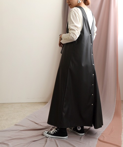 LHELBIE（レルビエ）の「ヴィーガンレザー2WAYジャンスカ（ジャンパースカート・レディース・ブラック/ベージュ・M）」の16枚目の写真