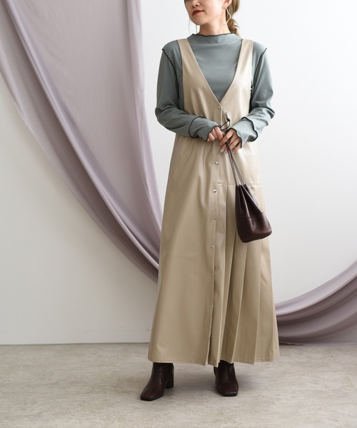 LHELBIE（レルビエ）の「ヴィーガンレザー2WAYジャンスカ（ジャンパースカート・レディース・ブラック/ベージュ・M）」の3枚目の写真