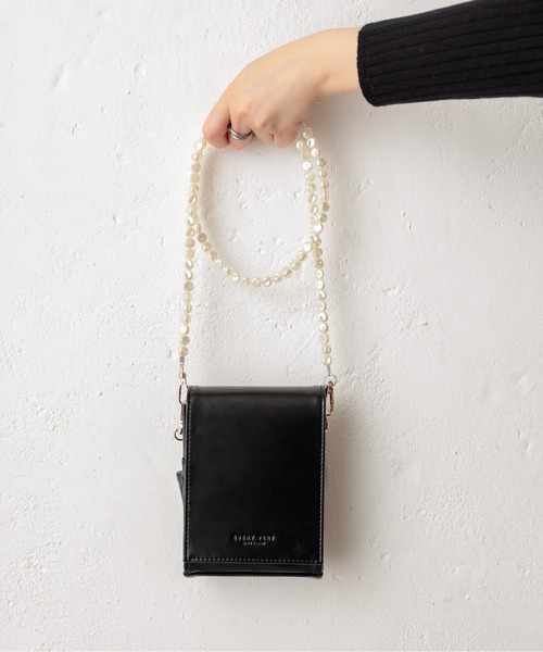 natural couture（ナチュラルクチュール）の「【WEB限定カラー有り】ミラーイン多機能ショルダー（ショルダーバッグ・レディース・ブラック/ベージュ/ブラウン/ライトベージュ・FREE）」の2枚目の写真