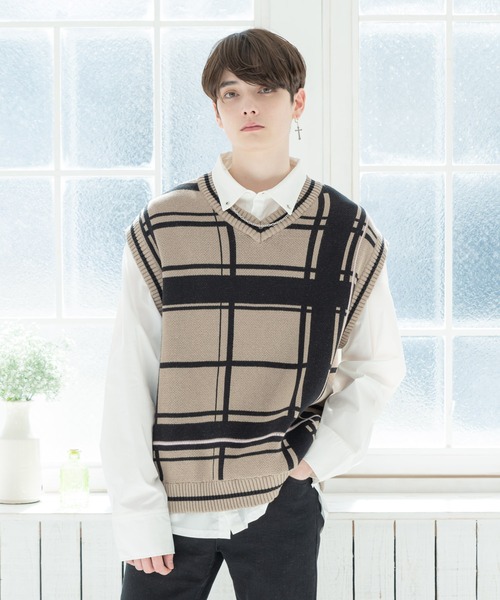 EDEL（エーデル）の「EDEL - ラインチェックニットベスト（ベスト・メンズ・ベージュ/ブラック・LARGE/MEDIUM）」の2枚目の写真