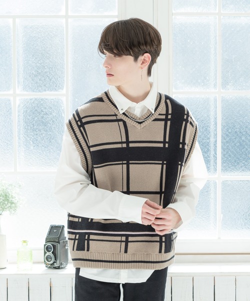 EDEL（エーデル）の「EDEL - ラインチェックニットベスト（ベスト・メンズ・ベージュ/ブラック・LARGE/MEDIUM）」の4枚目の写真