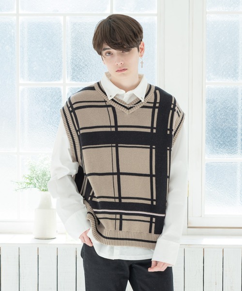 EDEL（エーデル）の「EDEL - ラインチェックニットベスト（ベスト・メンズ・ベージュ/ブラック・LARGE/MEDIUM）」の3枚目の写真