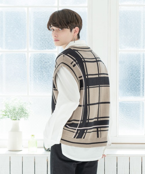 EDEL（エーデル）の「EDEL - ラインチェックニットベスト（ベスト・メンズ・ベージュ/ブラック・LARGE/MEDIUM）」の6枚目の写真