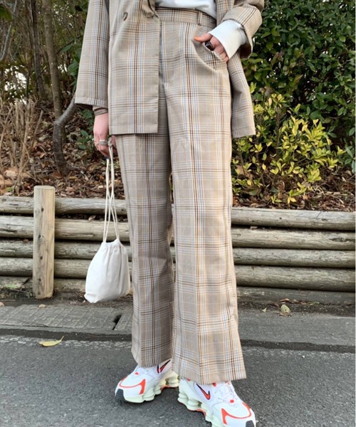 WEGO（ウィゴー）の「WEGO/セミフレアパンツ（スラックス・レディース・ブラック/ピンク/グリーン/アイボリー/グレー系その他/ベージュ系その他/ベージュ系その他3・SMALL/MEDIUM）」の5枚目の写真