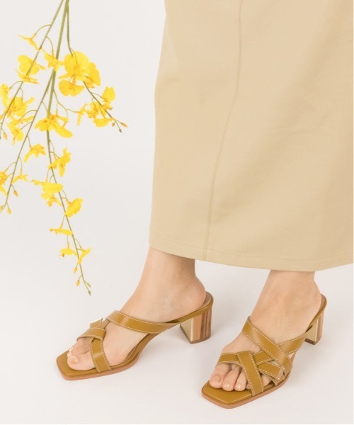 RANDA（ランダ）の「ステッチトリムミュールサンダル（サンダル・レディース・ブラック/ダークブラウン/アイボリー/マスタード・S/M/L/LL）」の4枚目の写真