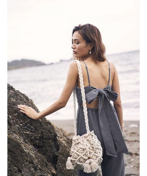 To the sea（トゥーザシー）の「マクラメ巾着バッグ（ショルダーバッグ・レディース・アイボリー・FREE）」の4枚目の写真