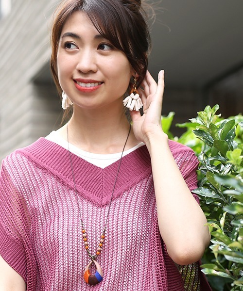 チチカカ（チチカカ）の「ドロップウッドポイントカラーネックレス（ネックレス・レディース・ナチュラル/ブルー/オレンジ・FREE）」の4枚目の写真