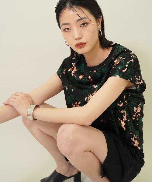 EBONY（エボニー）の「【EBONY(エボニー)】フォイルフラワーTシャツ E21SS/T-06（Tシャツ/カットソー・レディース・ホワイト/ブラック・2）」の5枚目の写真