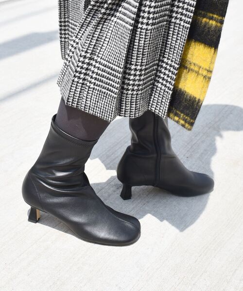 SHIPS（シップス）の「オブリークトゥショートブーツ◇（ブーツ・レディース・ブラック/ブラウン・38/36/37）」の4枚目の写真