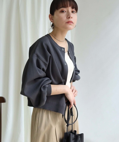 HER CLOSET(ハークローゼット)の「【shemoshelly】前後2WAYリングスナップニットショートカーディガン(カーディガン/ボレロ・レディース・チャコールグレー/ライトグレー/ライトブルー/ブラック/ダークブラウン/グリーン/グレイッシュベージュ/テラコッタ・M)」の3枚目の写真