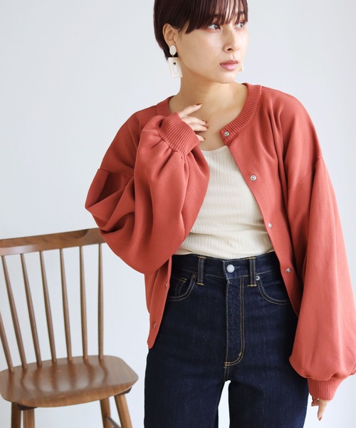 HER CLOSET(ハークローゼット)の「【shemoshelly】前後2WAYリングスナップニットショートカーディガン(カーディガン/ボレロ・レディース・チャコールグレー/ライトグレー/ライトブルー/ブラック/ダークブラウン/グリーン/グレイッシュベージュ/テラコッタ・M)」の6枚目の写真