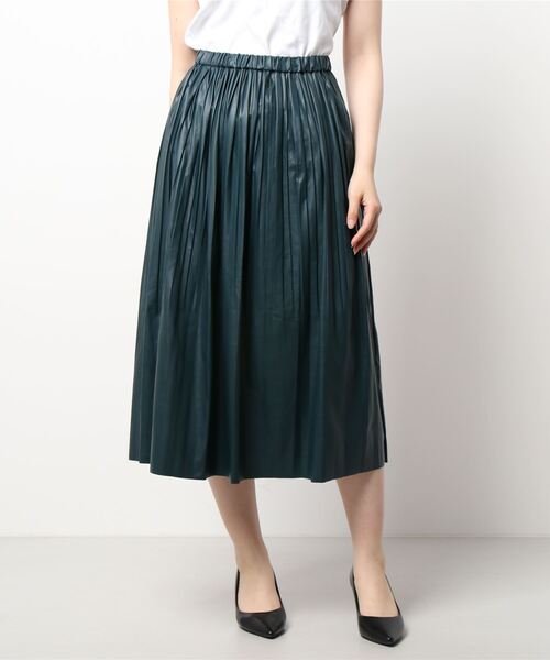 YECCA VECCA（イェッカヴェッカ）の「ファイクレザープリーツスカート＊（スカート・レディース・ベージュ/グリーン/ブラック・FREE）」の3枚目の写真