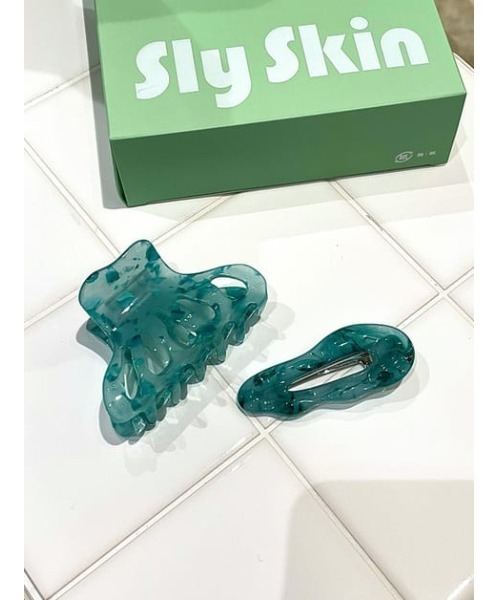 SLY(スライ)の「Sly Skin DEFOMATION VANCE ヘアーバンス(バレッタ/ヘアクリップ・レディース・グリーン系その他2/ベージュ系その他・FREE)」の7枚目の写真