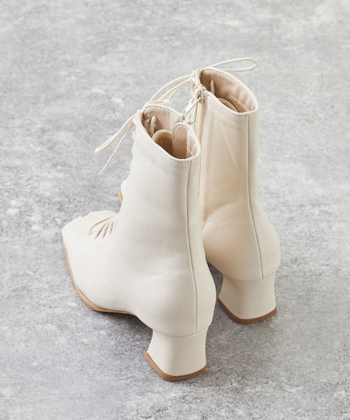 menue(メヌエ)の「スクエアトゥレースアップブーツ(ブーツ・レディース・ブラック/アイボリー/グレイッシュベージュ・LL/3L/S/M/L/XS)」の4枚目の写真