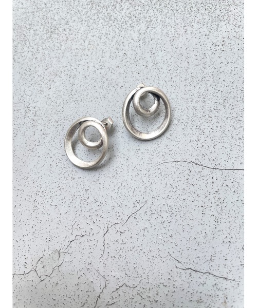 ulu（ウル）の「double circle pierce（ピアス（両耳用）・レディース・シルバー・FREE）」の2枚目の写真