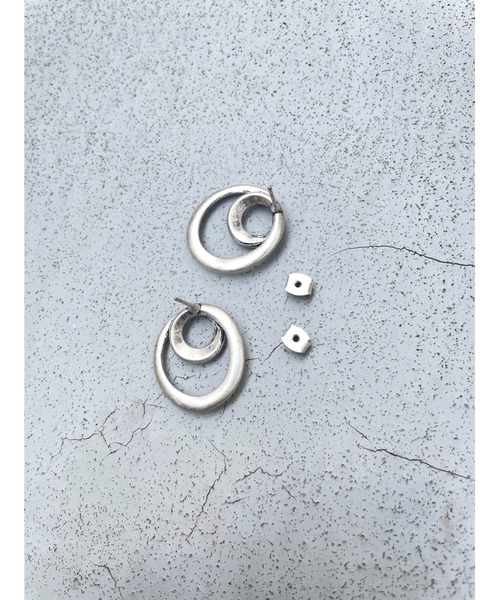 ulu（ウル）の「double circle pierce（ピアス（両耳用）・レディース・シルバー・FREE）」の3枚目の写真