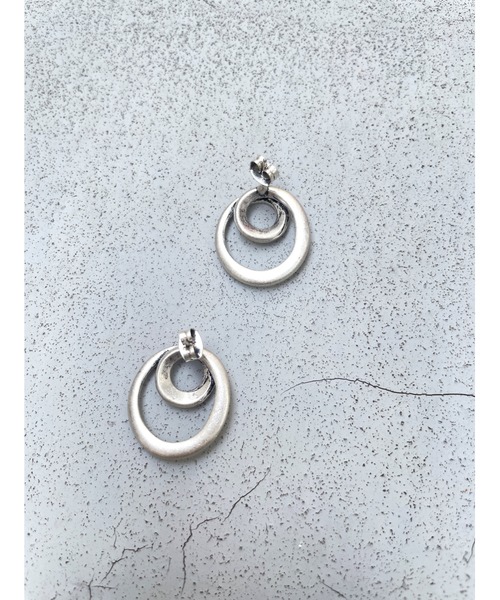 ulu（ウル）の「double circle pierce（ピアス（両耳用）・レディース・シルバー・FREE）」の4枚目の写真
