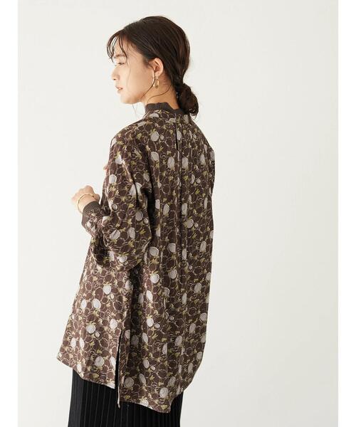 CRAFT STANDARD BOUTIQUE（クラフトスタンダードブティック）の「袖ギャザーバンドカラーシャツチュニック　＊（シャツ/ブラウス・レディース・ネイビー/ブラウン・FREE）」の6枚目の写真