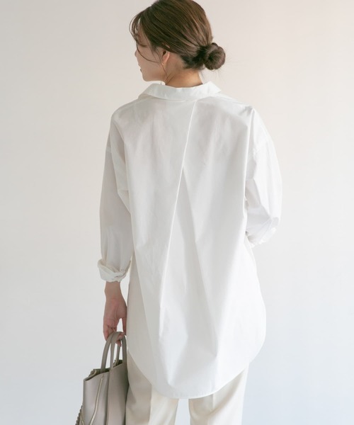 URBAN RESEARCH ROSSO WOMEN（アーバンリサーチ　ロッソ）の「オーバーサイズバックタックシャツ（シャツ/ブラウス・レディース・オフホワイト/ブルー系その他/ストライプ・FREE）」の4枚目の写真