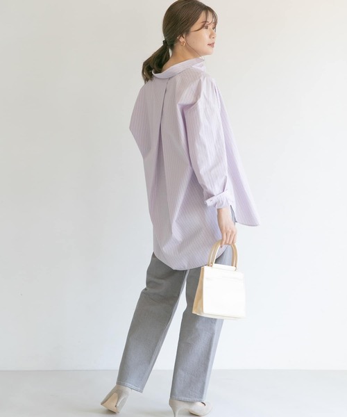 URBAN RESEARCH ROSSO WOMEN（アーバンリサーチ　ロッソ）の「オーバーサイズバックタックシャツ（シャツ/ブラウス・レディース・オフホワイト/ブルー系その他/ストライプ・FREE）」の13枚目の写真
