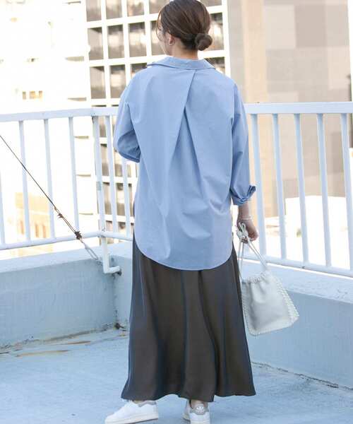 URBAN RESEARCH ROSSO WOMEN（アーバンリサーチ　ロッソ）の「オーバーサイズバックタックシャツ（シャツ/ブラウス・レディース・オフホワイト/ブルー系その他/ストライプ・FREE）」の6枚目の写真