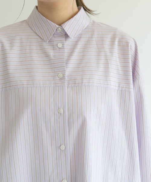 URBAN RESEARCH ROSSO WOMEN（アーバンリサーチ　ロッソ）の「オーバーサイズバックタックシャツ（シャツ/ブラウス・レディース・オフホワイト/ブルー系その他/ストライプ・FREE）」の14枚目の写真