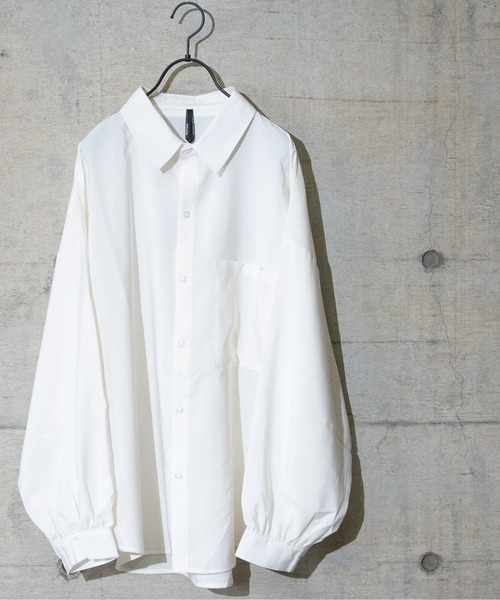 JOHN'S CLOSET（ジョンズクローゼット）の「【i】ポリ無地バルーンスリーブシャツ（シャツ/ブラウス・メンズ・モカ/グリーン/グレイッシュブルー/ホワイト/グレイッシュベージュ/ブラック・LARGE/MEDIUM/X-LARGE）」の2枚目の写真