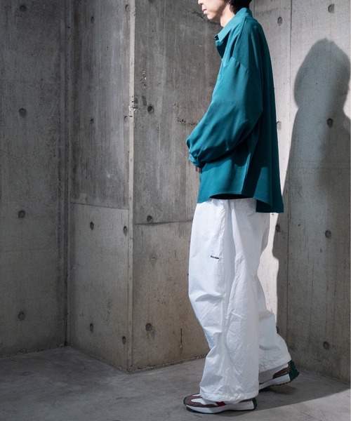 JOHN'S CLOSET（ジョンズクローゼット）の「【i】ポリ無地バルーンスリーブシャツ（シャツ/ブラウス・メンズ・モカ/グリーン/グレイッシュブルー/ホワイト/グレイッシュベージュ/ブラック・LARGE/MEDIUM/X-LARGE）」の16枚目の写真