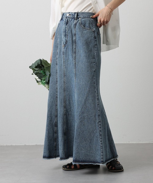 COLONY 2139（コロニートゥーワンスリーナイン）の「裾フリンジデニムマーメイドスカート（デニムスカート・レディース・ブラック/ブラック系その他/ブルー・FREE）」の3枚目の写真