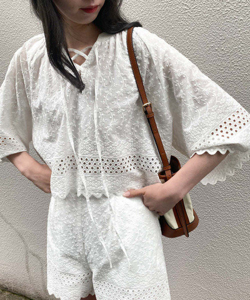 archives（アルシーヴ）の「【setup対応】カットワークレースフレアブラウス（シャツ/ブラウス・レディース・ブラック/オフホワイト・MEDIUM）」の5枚目の写真