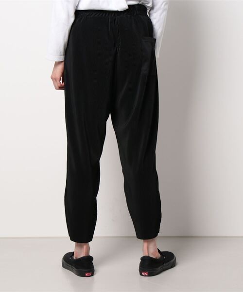 JUGLANS(ユグランス)の「【ATELANE】カットプリーツイージーパンツ/メンズ(その他パンツ・メンズ・ブラック/グレー/ブルー・M/L)」の4枚目の写真