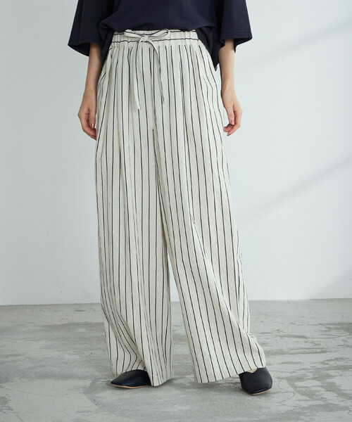 ONIGIRI(オニギリ)の「ストライプワイドパンツ(その他パンツ・レディース・ベージュ/ネイビー・LARGE/SMALL/MEDIUM)」の1枚目の写真